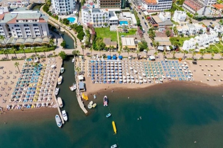 Casablanca Beach +12