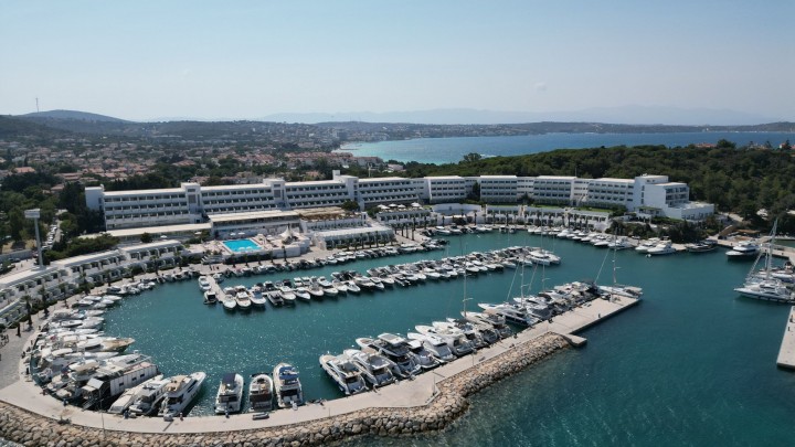 Altın Yunus Çeşme Resort…
