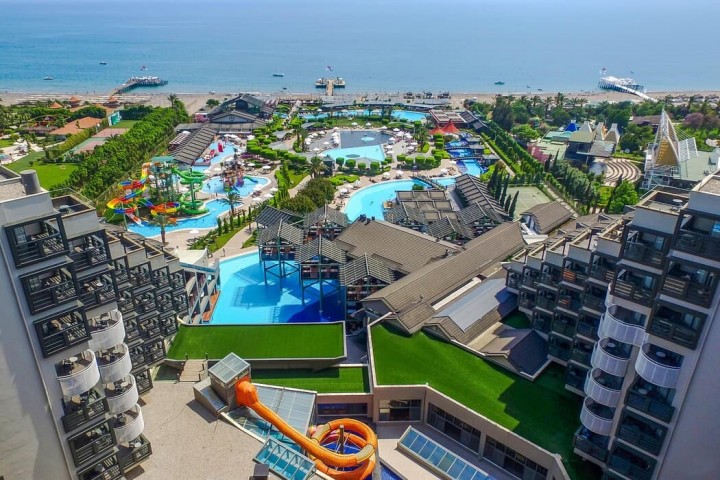 Limak Lara De Luxe Hotel…